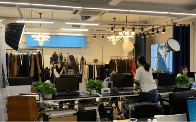 上海市通化商會走訪副會長企業華芾服飾，共話鞋帽零售新機遇